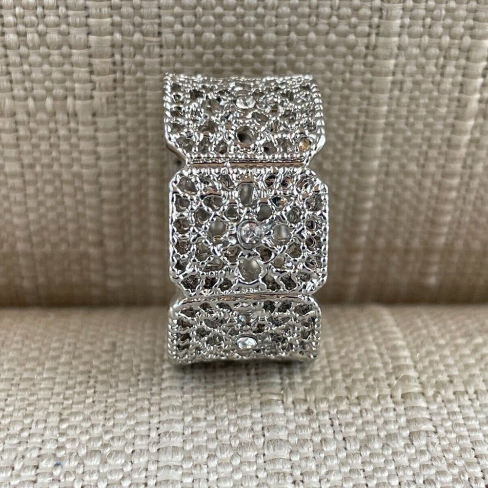 Women Ring Silver Tone Rings Fashion Jewelry Crystal Accent Size 11 - Picture 2 of 8